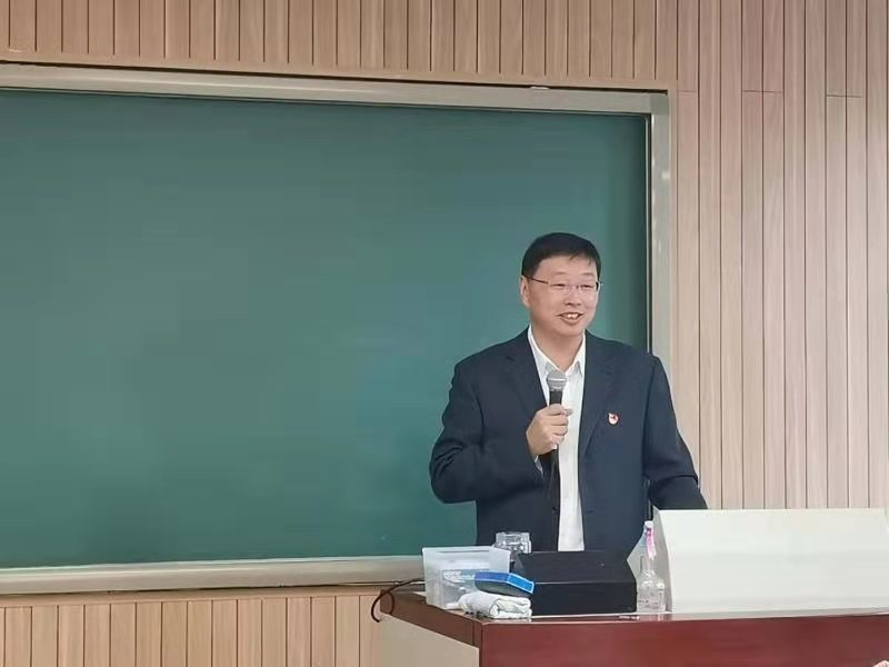 学院党委书记刘俊勇教授为入党积极分子讲授专题党课